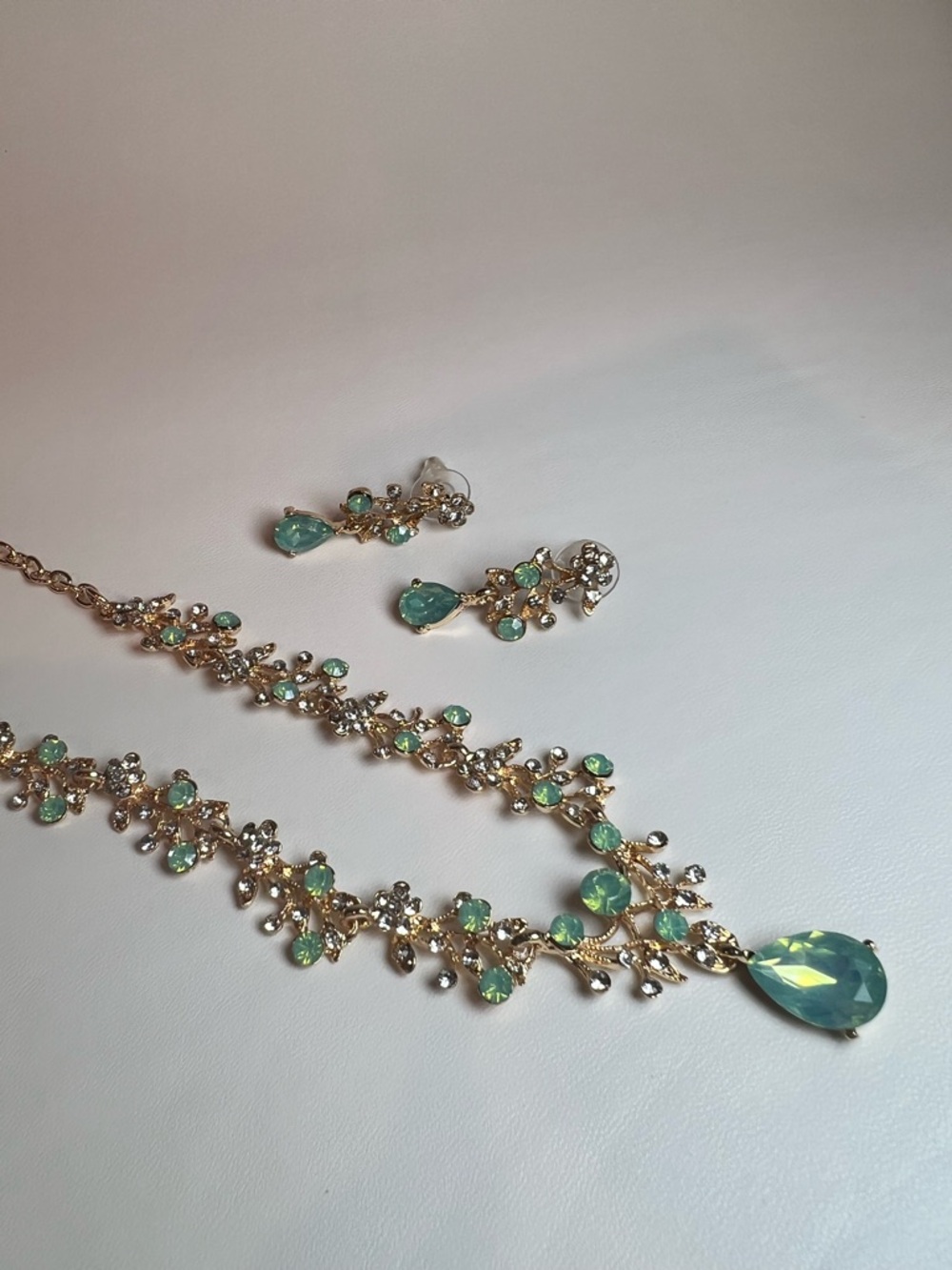 NEW rhinestone bridal gold-plated teardrop necklace and dangle earrings set